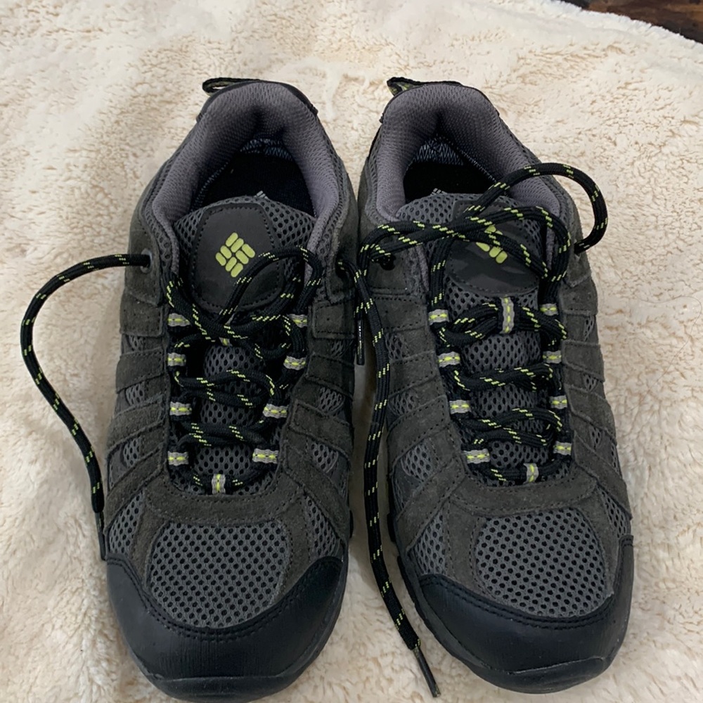 Columbia watter proof hiking shoe
